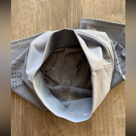 Women's Sculpt Perforated Bike Shorts Size Small Calia by Grey Pearl - Picture 7 of 11